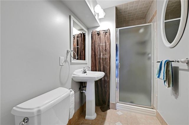 9842 Pin Oak Circle, De Soto, KS 66018