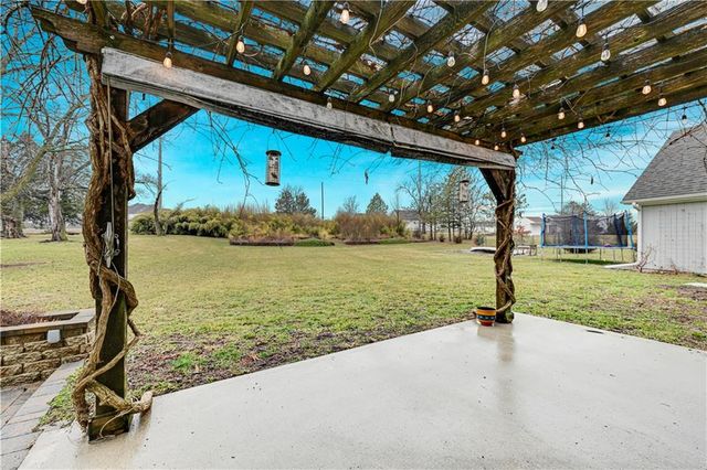 9842 Pin Oak Circle, De Soto, KS 66018