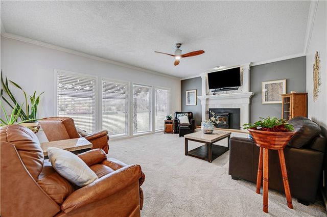 9842 Pin Oak Circle, De Soto, KS 66018