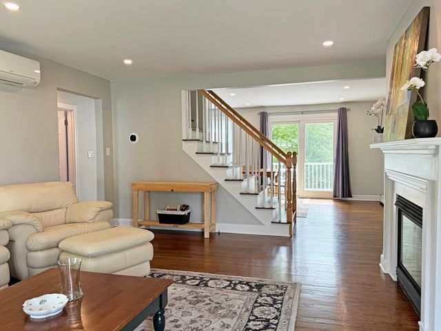 11 Hargrave Cir B, Newton, MA 02461