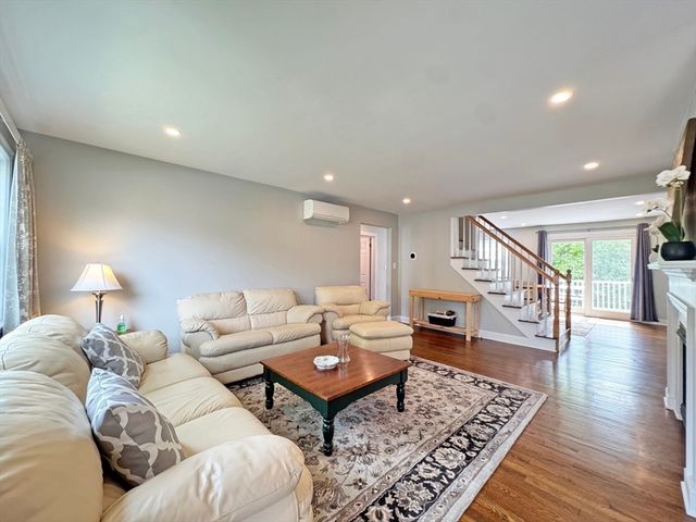 11 Hargrave Cir B, Newton, MA 02461
