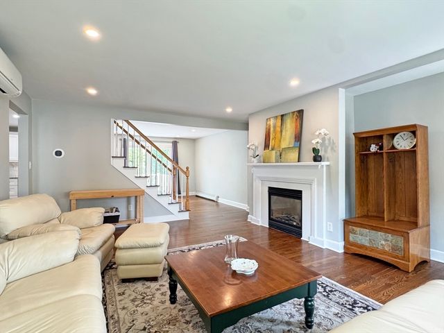 11 Hargrave Cir B, Newton, MA 02461