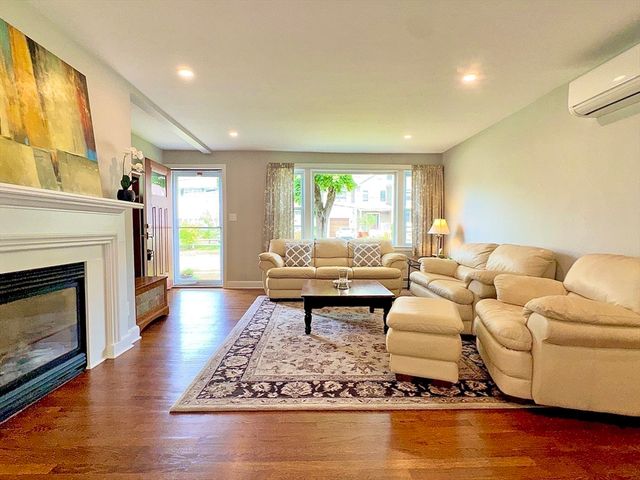 11 Hargrave Cir B, Newton, MA 02461