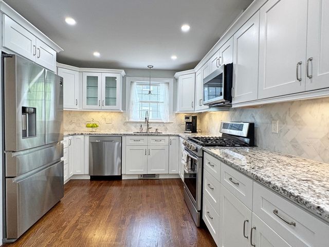 11 Hargrave Cir B, Newton, MA 02461