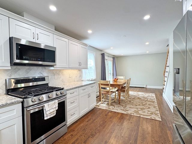 11 Hargrave Cir B, Newton, MA 02461