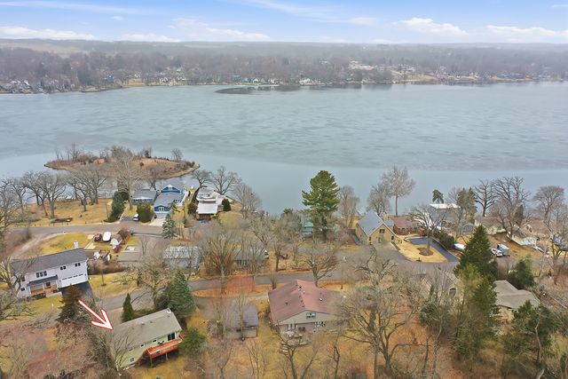 4519 W Shore Drive, Wonder Lake, IL 60097