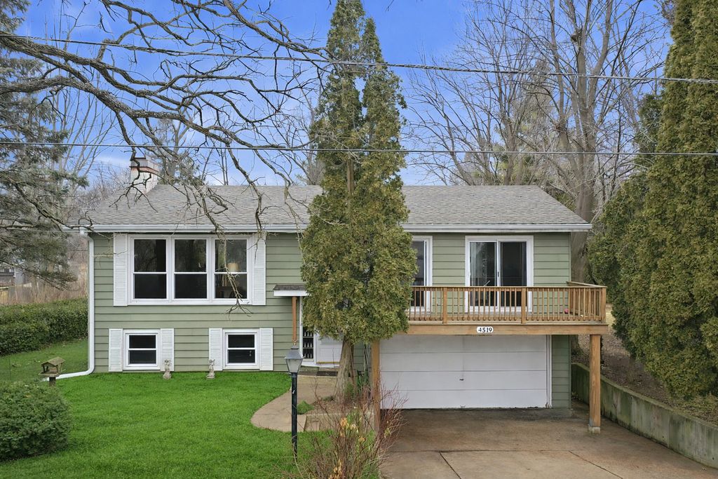 4519 W Shore Drive, Wonder Lake, IL 60097