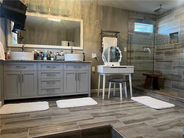 111 S 15th Street, Rogers, AR 72758