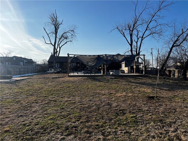 111 S 15th Street, Rogers, AR 72758