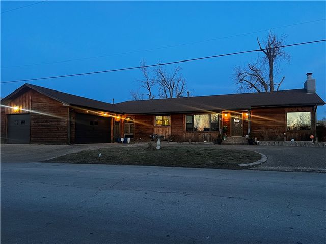 111 S 15th Street, Rogers, AR 72758