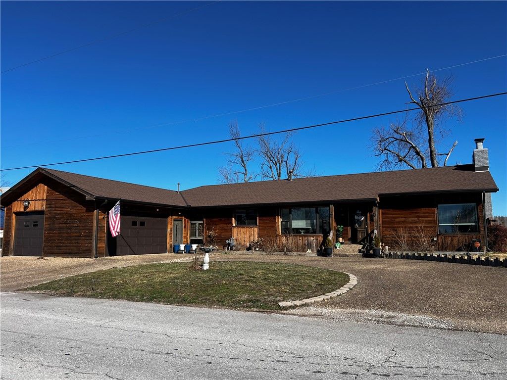 111 S 15th Street, Rogers, AR 72758