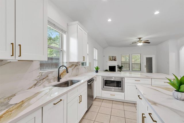 138 Meadow Landing Drive, Conroe, TX 77384