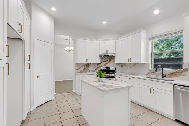 138 Meadow Landing Drive, Conroe, TX 77384