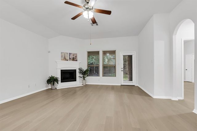 138 Meadow Landing Drive, Conroe, TX 77384