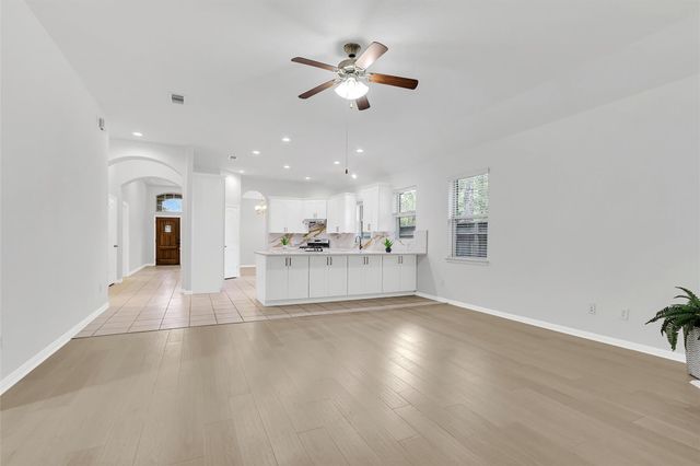 138 Meadow Landing Drive, Conroe, TX 77384