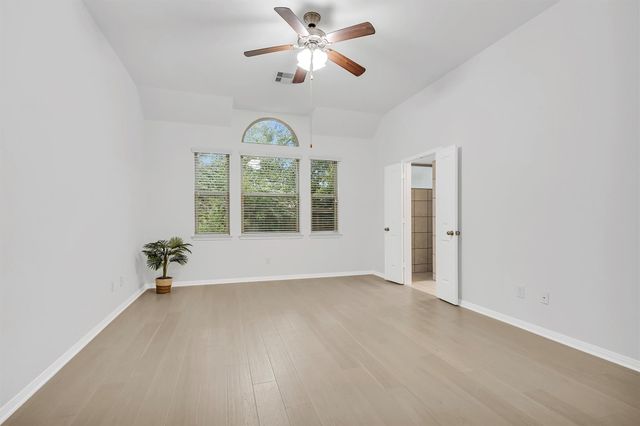 138 Meadow Landing Drive, Conroe, TX 77384