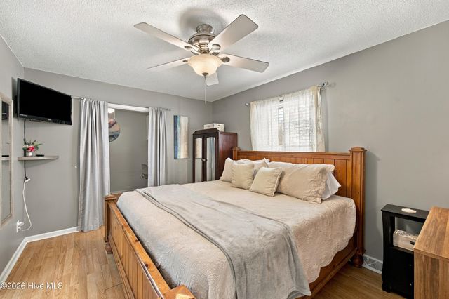 321 NE 60th Street, Oak Island, NC 28465