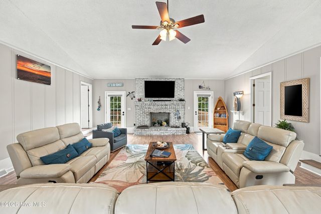 321 NE 60th Street, Oak Island, NC 28465