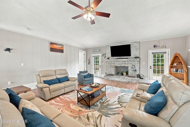 321 NE 60th Street, Oak Island, NC 28465