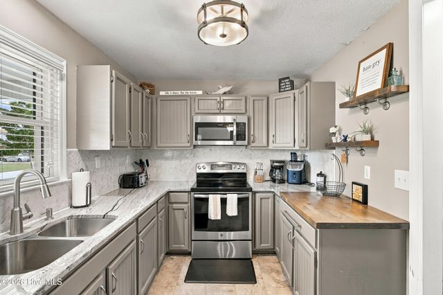 321 NE 60th Street, Oak Island, NC 28465