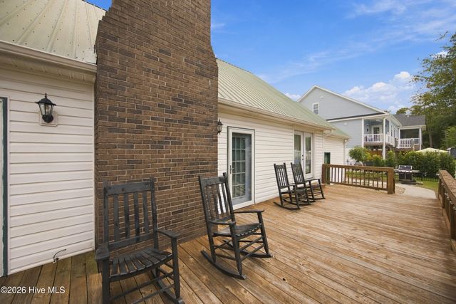 321 NE 60th Street, Oak Island, NC 28465