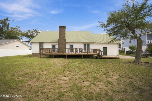 321 NE 60th Street, Oak Island, NC 28465