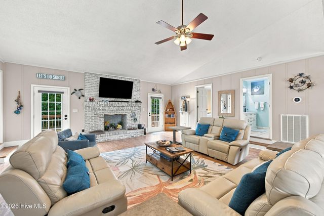 321 NE 60th Street, Oak Island, NC 28465