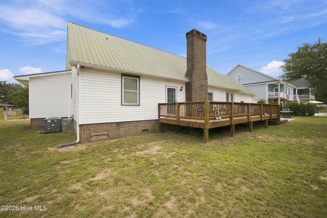 321 NE 60th Street, Oak Island, NC 28465