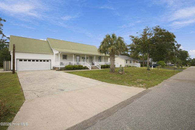 321 NE 60th Street, Oak Island, NC 28465