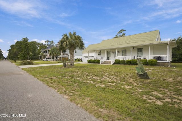 321 NE 60th Street, Oak Island, NC 28465
