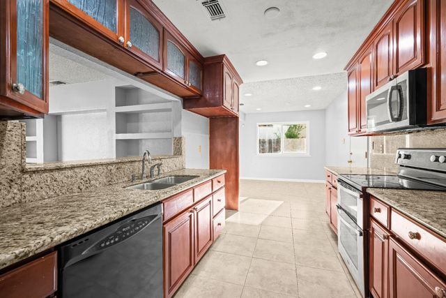 5631 Wardell Way, Sacramento, CA 95823