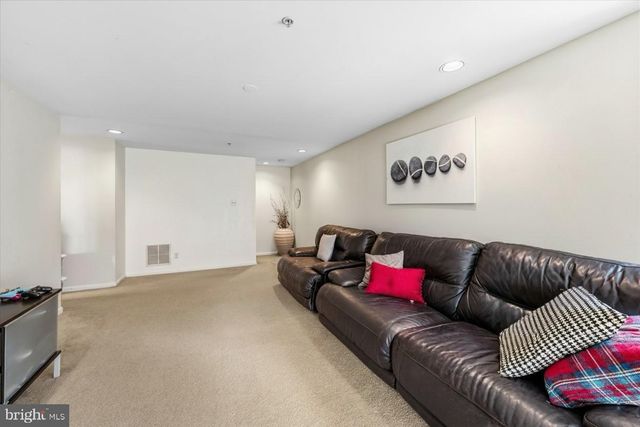 20414 COOL FERN SQ, Ashburn, VA 20147