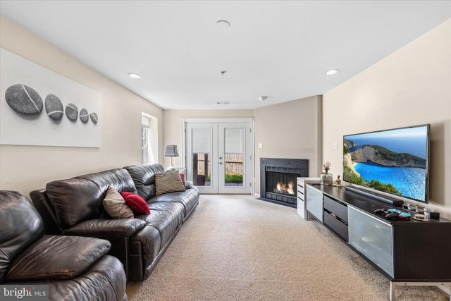 20414 COOL FERN SQ, Ashburn, VA 20147