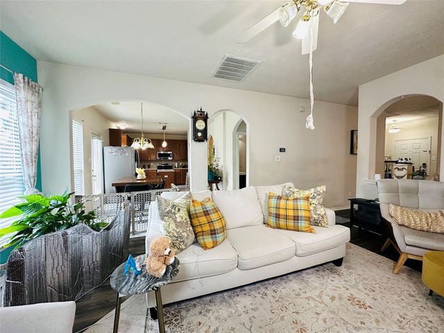 2316 Highland Crossing Drive, Conroe, TX 77304