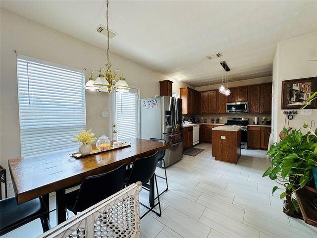 2316 Highland Crossing Drive, Conroe, TX 77304