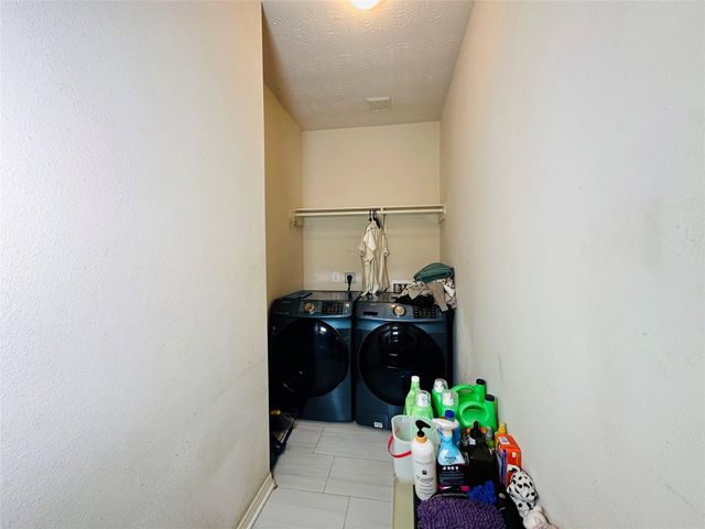 2316 Highland Crossing Drive, Conroe, TX 77304