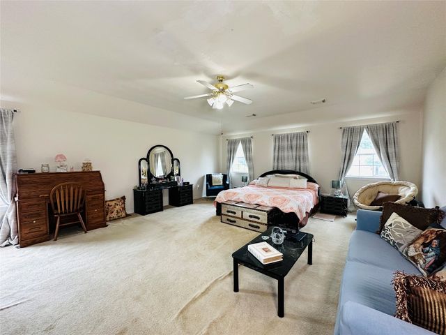 2316 Highland Crossing Drive, Conroe, TX 77304