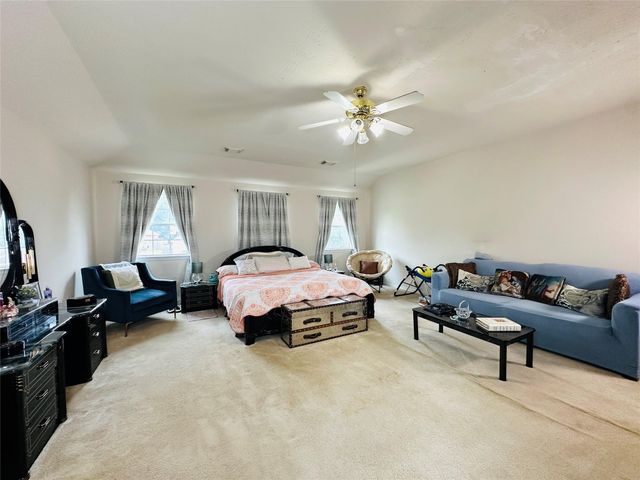 2316 Highland Crossing Drive, Conroe, TX 77304