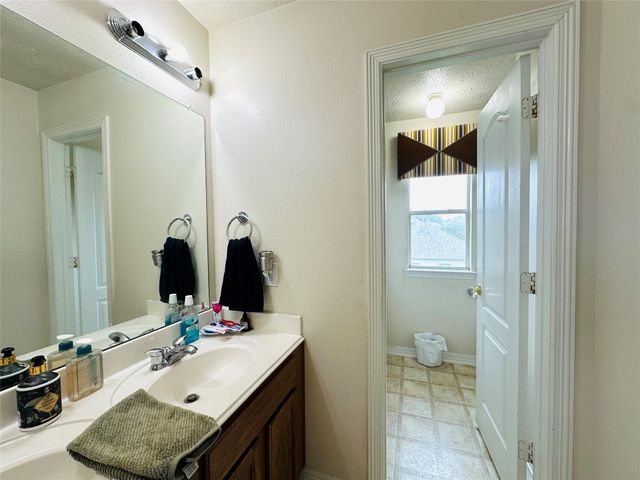 2316 Highland Crossing Drive, Conroe, TX 77304