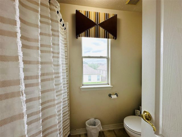 2316 Highland Crossing Drive, Conroe, TX 77304