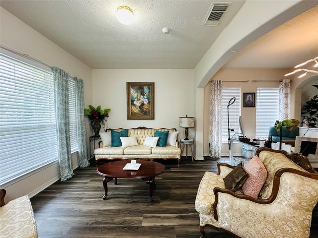 2316 Highland Crossing Drive, Conroe, TX 77304