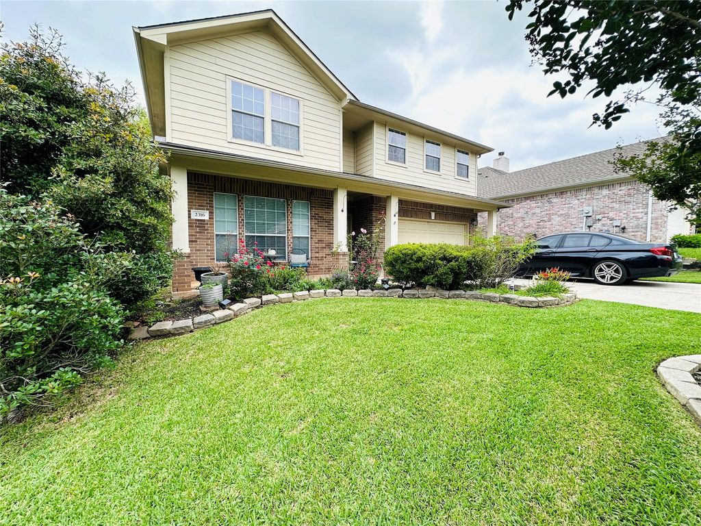 2316 Highland Crossing Drive, Conroe, TX 77304