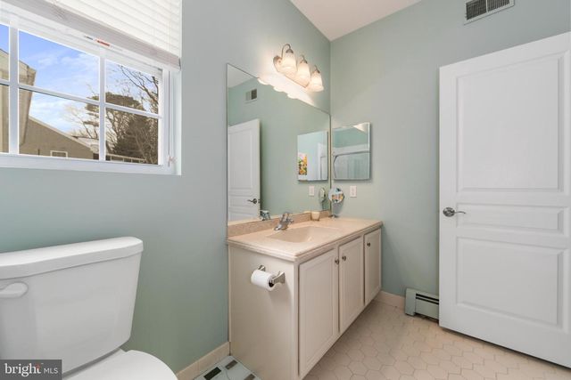 10 SEAGULL DR, Little Egg Harbor Twp, NJ 08087