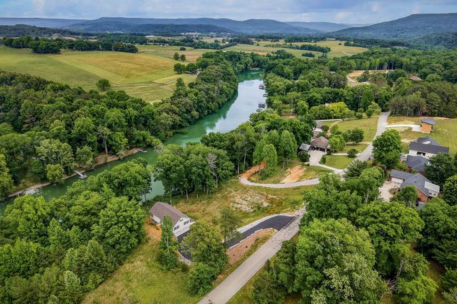 253 River Front Dr, Sparta, TN 38583