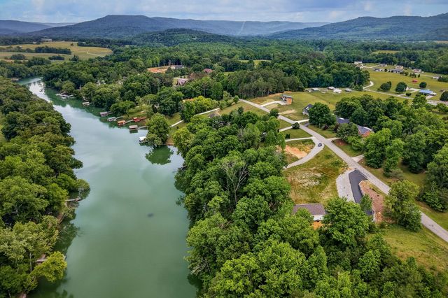 253 River Front Dr, Sparta, TN 38583