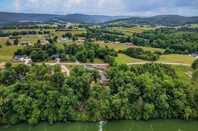 253 River Front Dr, Sparta, TN 38583