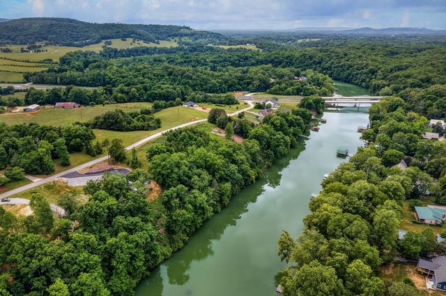253 River Front Dr, Sparta, TN 38583