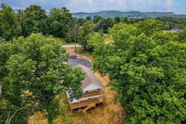 253 River Front Dr, Sparta, TN 38583
