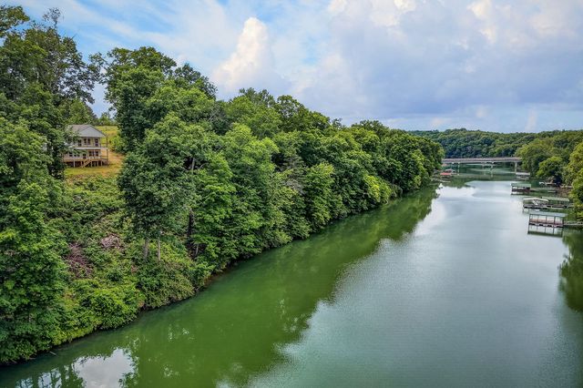 253 River Front Dr, Sparta, TN 38583
