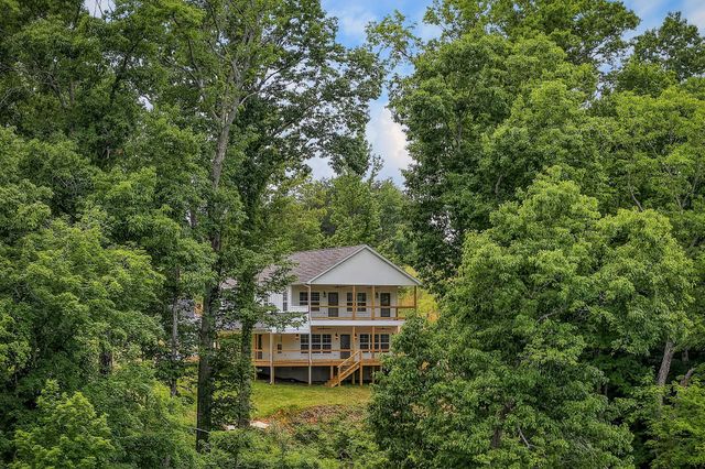 253 River Front Dr, Sparta, TN 38583